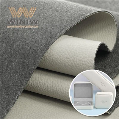 O tecido de couro de silicone atrai poeira com facilidade?